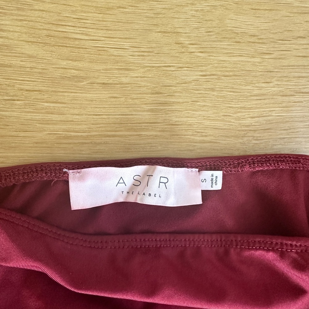 ASTR the Label Off the Shoulder Midi Dress in Wine size S - Picture 5 of 5